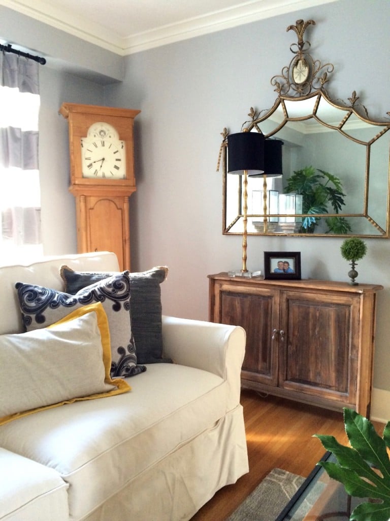 Bright, fresh and functional Livingroom makeover with Raymour and Flanigan and Meme Hill Studios. 