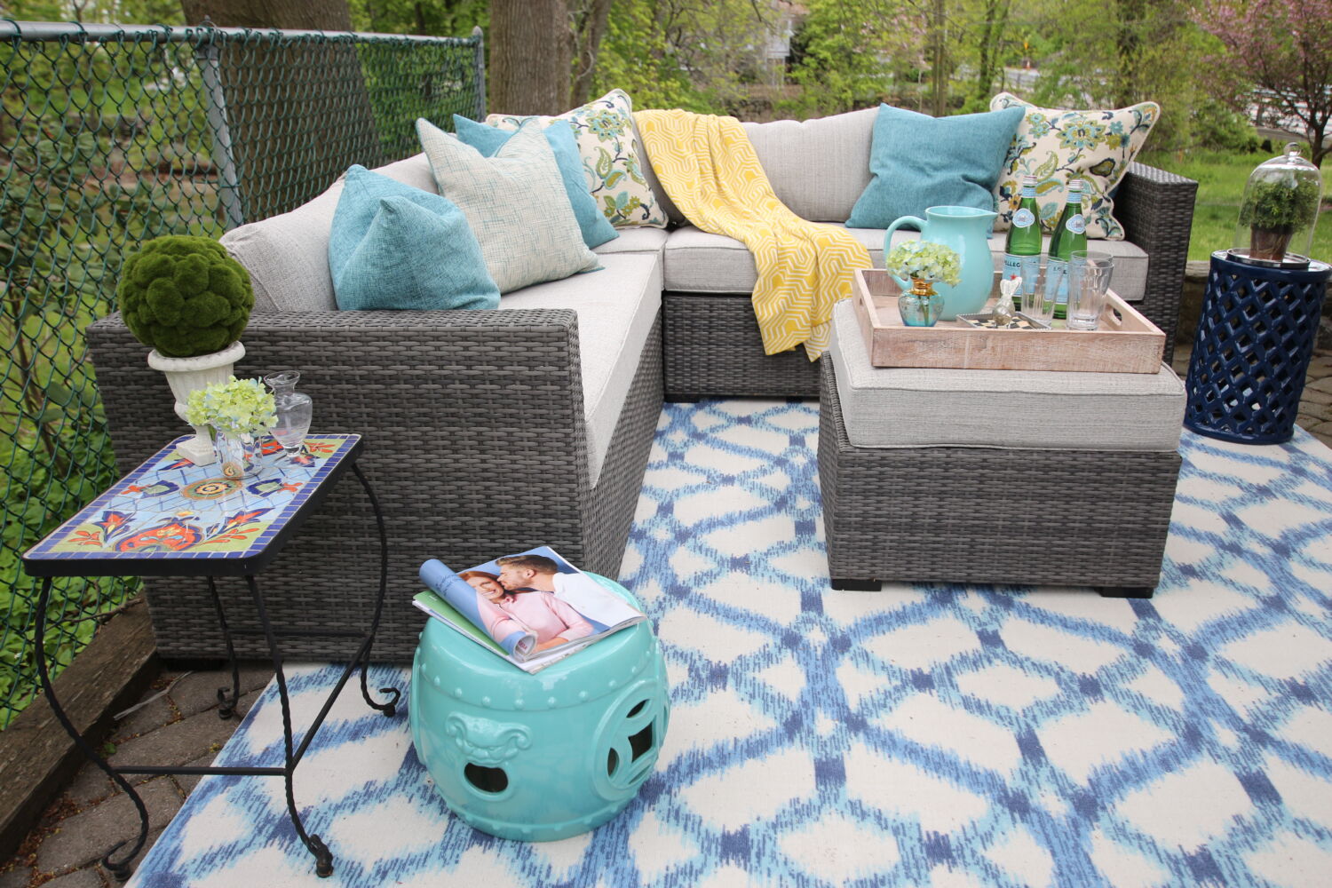 space_patio_space_solutions_outdoor_entertaining_Raymour_flanigan_sofa