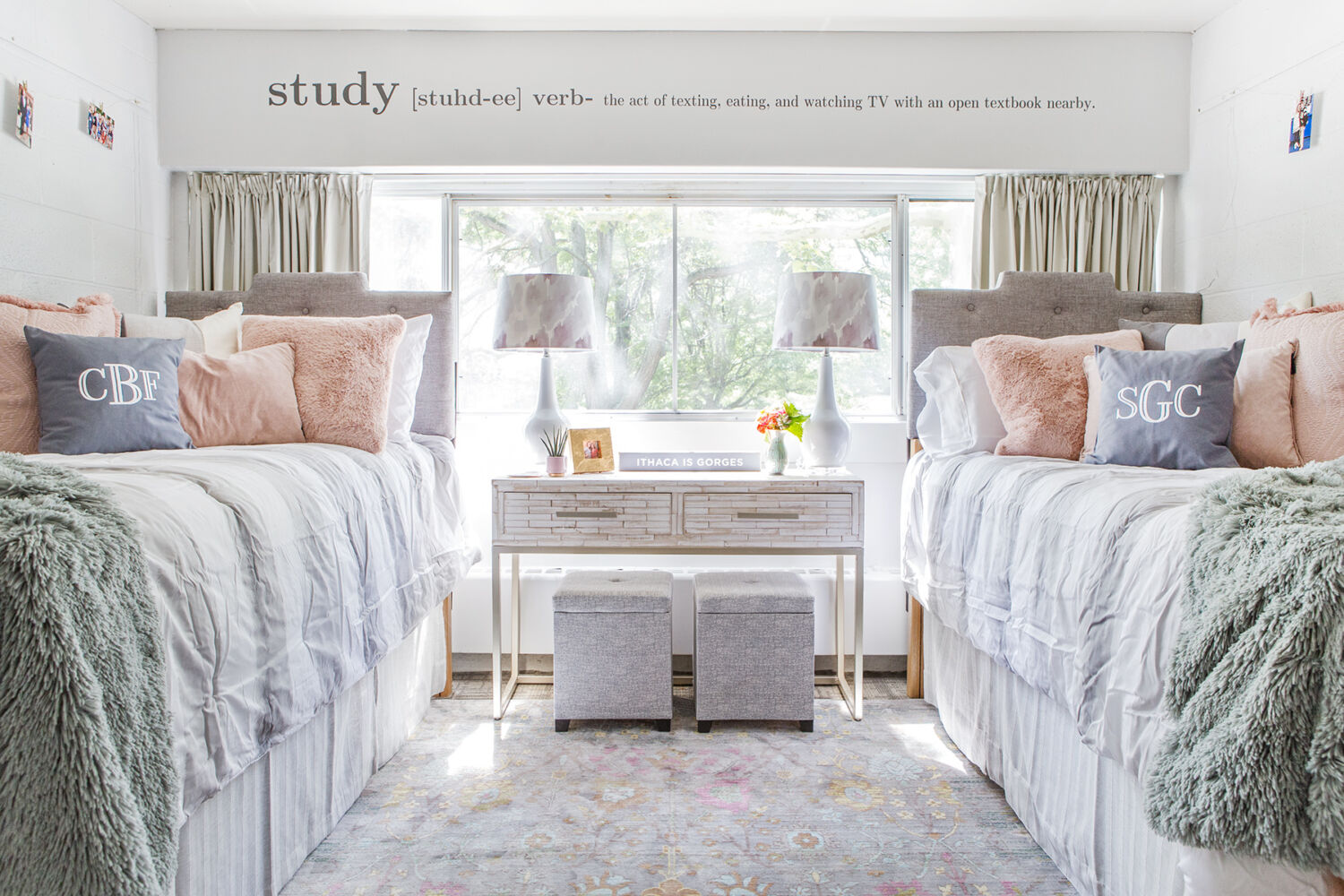 Tips and Tricks to Decorating a Fabulous Freshman Dorm Room