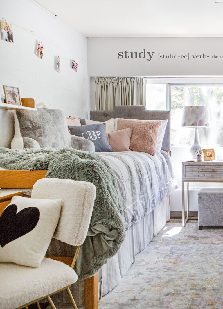 Tips and Tricks to Decorating a Fabulous Freshman Dorm Room