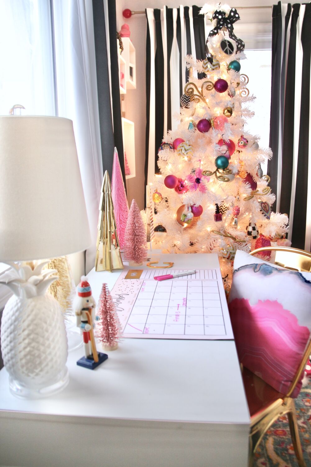 A Christmas Surprise: Decorating A Teen's Bedroom
