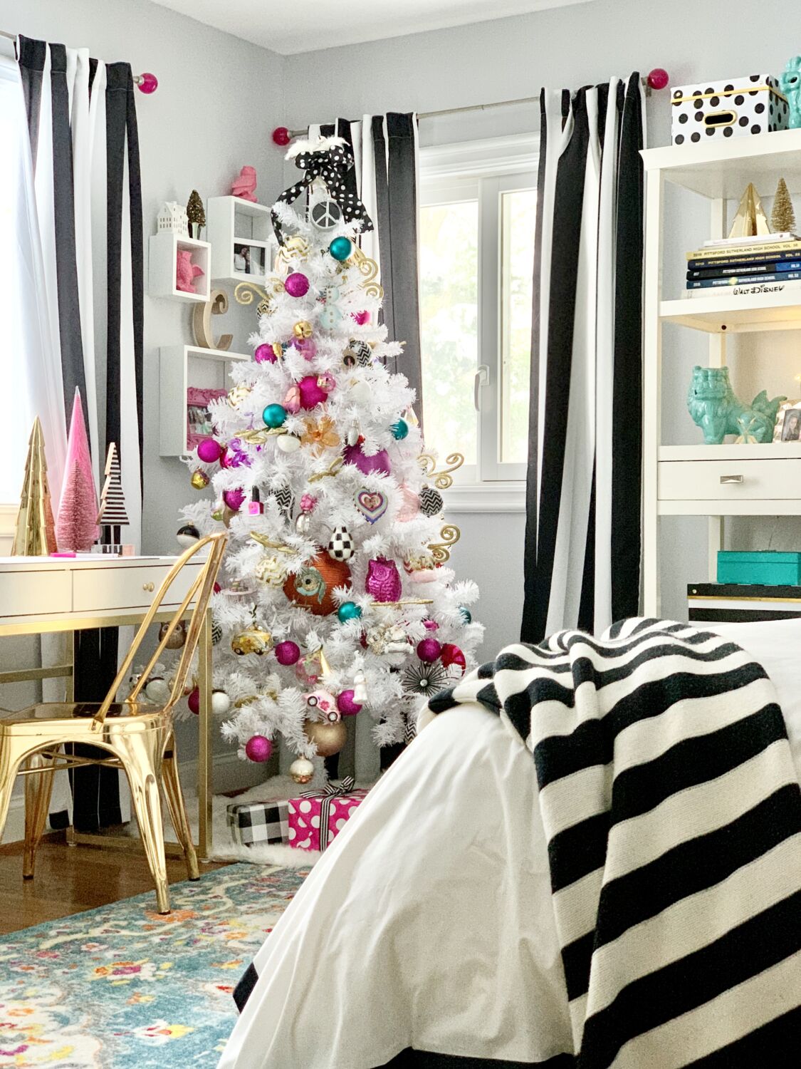 A Christmas Surprise: Decorating A Teen's Bedroom