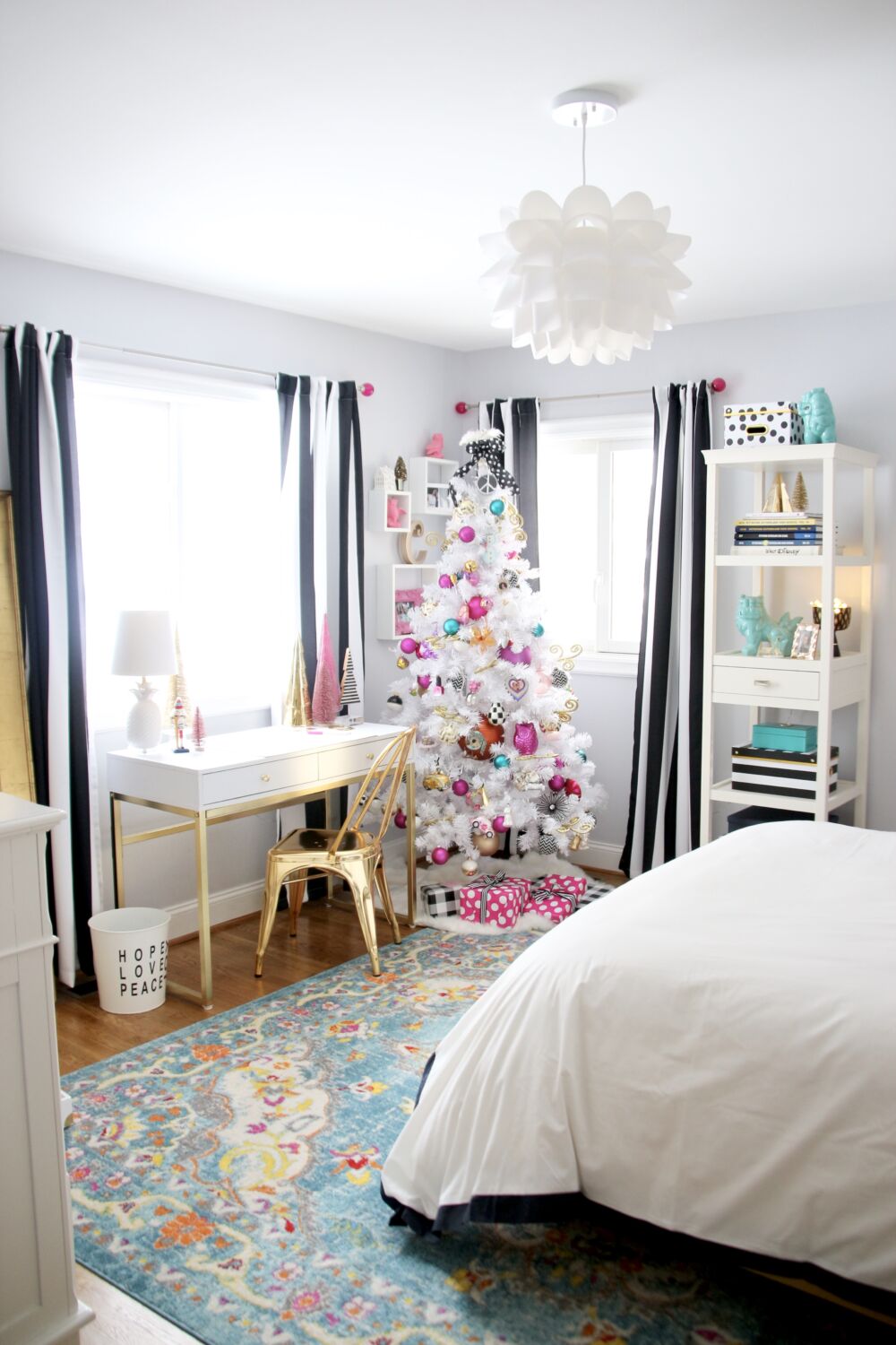 A Christmas Surprise: Decorating A Teen's Bedroom